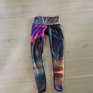 Teeki XS Leggings with Purple and Pink Hues